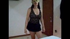 Amadora mascarada ficando tarada na cama