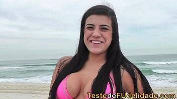 Ganhando boquete de morena brasileira do redtube