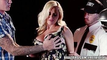 Loira peituda em video de sexo gratis fodendo demais