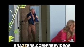 Loira xvideos gemendo no pau do careca dotado