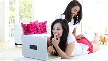 Novinhas gatas transando em vídeo de lesbicas