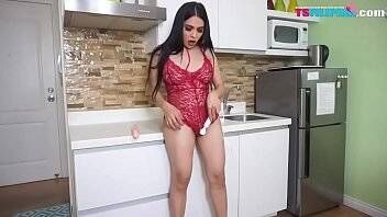 Travesti novinha acompanhante toda pelada se mostrando
