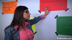 Safadinha da mia khalifa aparecnedo junto com sua mãe para um filme porno em que iria lhe deixar louca