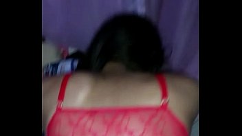 Morena magrinha tomando uma varada bem boa de quatro na vagina