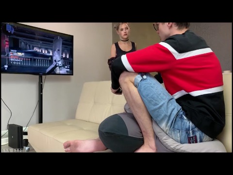 Gamer Gostosa Recebe Leite Na Cara Depois De Uma Jogada Quente