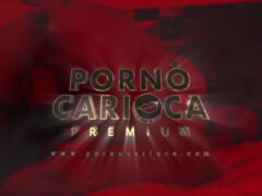 Ines Ventura mostra sua experiência MILF com consolo e plug anal