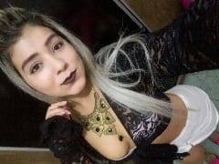 Loira vagabunda casa rebolando na festa sem calcinha com saia curta