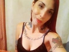 Ruiva gostosa ficou de quatro e teve a xota devorada