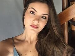 Sexo de frente com uma putinha amadora bem gostosa