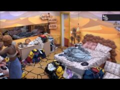 Tina Calamba Desfila O Corpitcho Com Peitinho À Mostra
