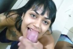 Amadora safada recebendo gozada na boquinha