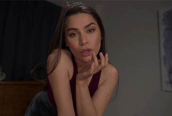 Deliciosa morena Meana Wolf dando muito a sua bucetinha