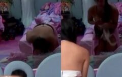 Morena peituda exibindo os seios suculentos e se tocando com tesão