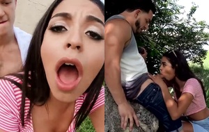 Novinha safada chupando com vontade no campus da faculdade até engolir tudo