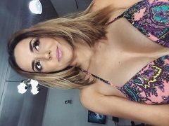 Amadora morena safada fodendo com força demais