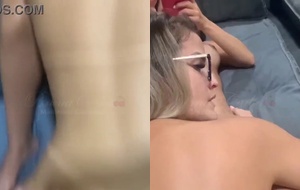 Dupla safada fudendo com tesão numa suruba de amigas