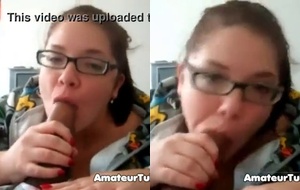 Gordinha gulosa chupando com vontade e engolindo toda a porra quente