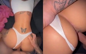 Morena deliciosa de quatro recebendo rola na bucetinha rosada até gemer de prazer