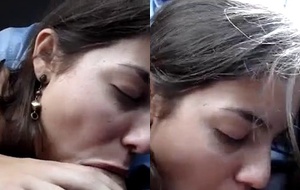 Novinha safada chupando com vontade no carro e engolindo toda porra