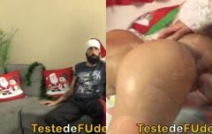 Novinha safada dando a buceta pro padrasto no natal e gemendo de prazer